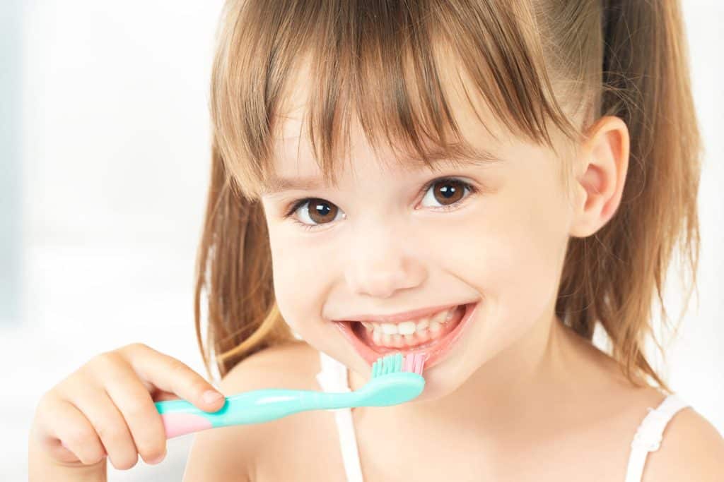 como-ensenar-a-los-ninos-a-lavarse-los-dientes