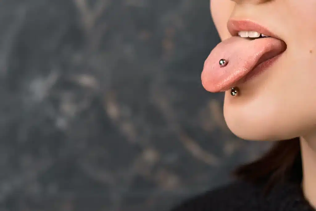 riesgos-salud-dental-piercing-lengua-boca-riojadental-clinica-dental-logrono
